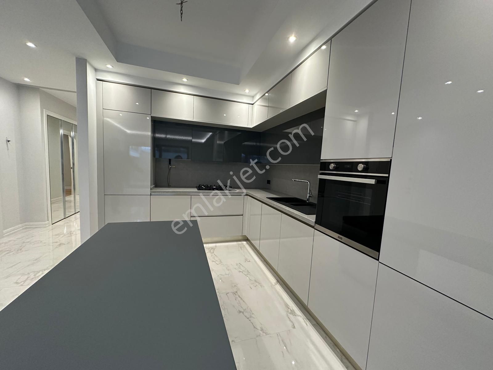 Yeşilyurt'ta Sıfır Binada 145 M2 3+1 Keyifli Bahçe Katı - Görsel 4