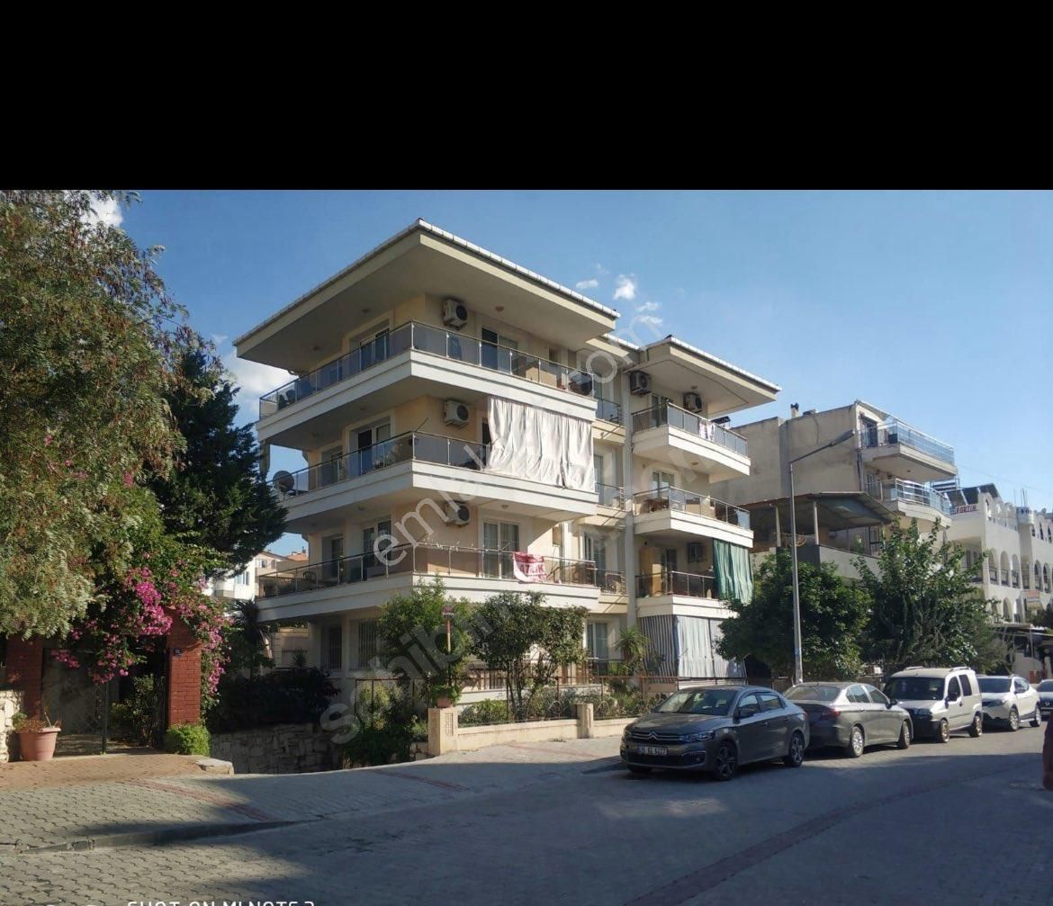 Kuşadası Cumhuriyet Satılık Daire Kuşadası Merkez'de 2+1 Asansörlü Acil Satılık Daire