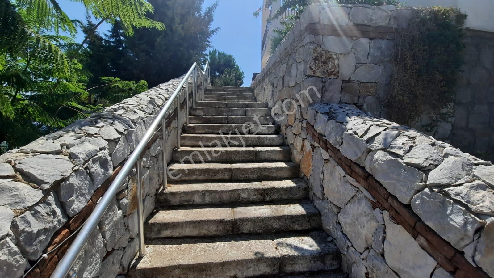 Bodrum Bitez Yalı’da Havuzlu Sitede, Doğa Manzaralı 2+1 Orta Kat ! - Görsel 13