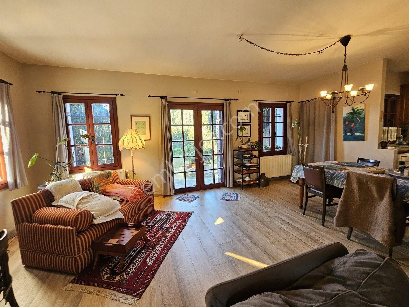 İzmir Çeşme Alaçatı Köy İçinde Müstakil Özel Ev Villa - Görsel 9