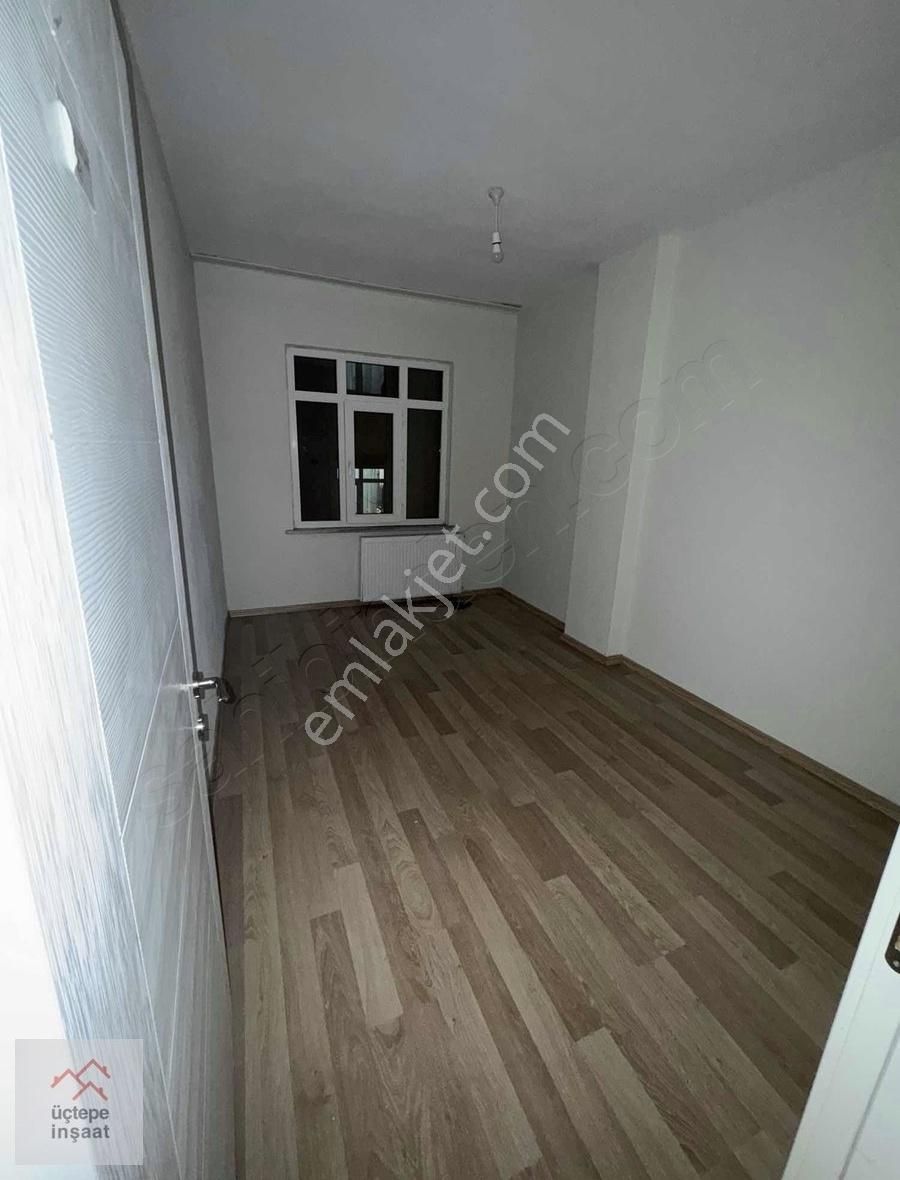 Esenyurt Osmangazi Kiralık Daire Osmangazi Mah'da 3+1 Ara Kat 165 M² - 3 Tarafı Açık-boyalı-temiz