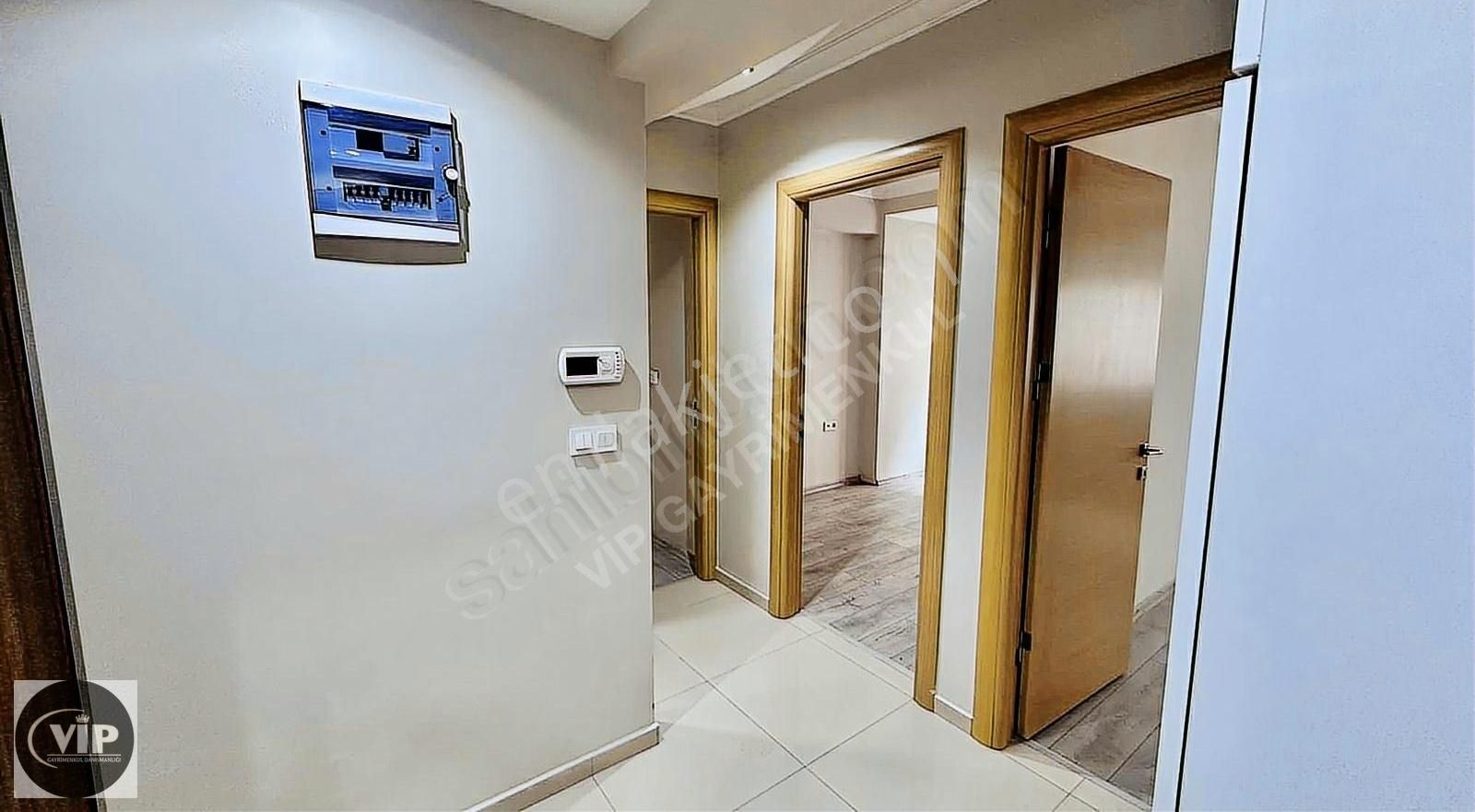 Karşıyaka Şemikler Kiralık Daire Vip Gayrimenkulden Şemiklerde Kapalı Mutfak 3+1 Daire