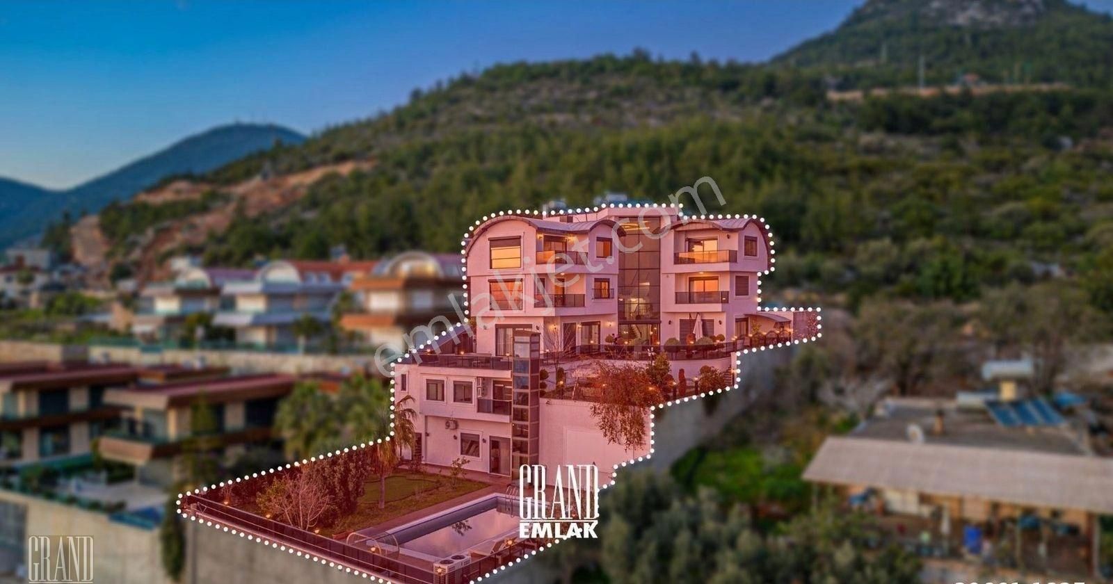 Alanya Bektaş Satılık Villa Alanya Bektaş'ta Panoramik Deniz Manzaralı 6+1 Satılık Malikane