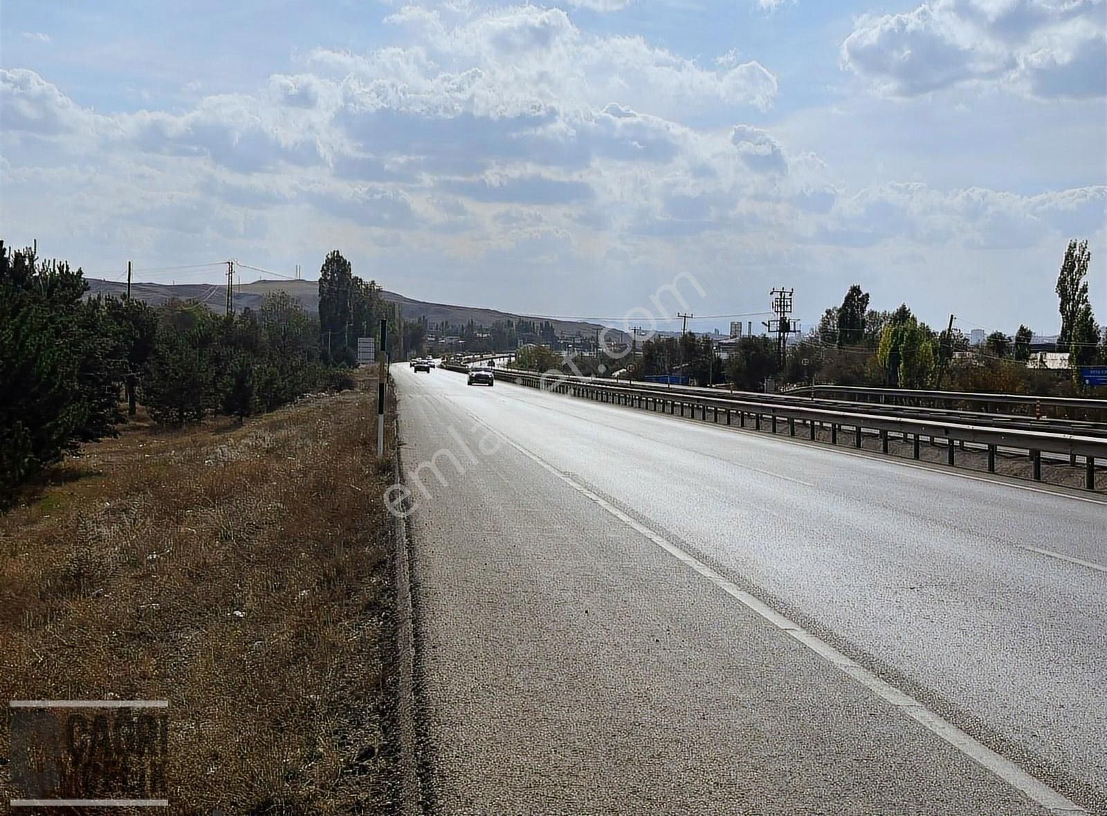 Sivas Merkez Beypınarı Köyü Satılık Sanayi İmarlı Çağrı Çelik Gyd'dan Çevre Yolunda İmarlı Çevrili Tapulu Bahçeler