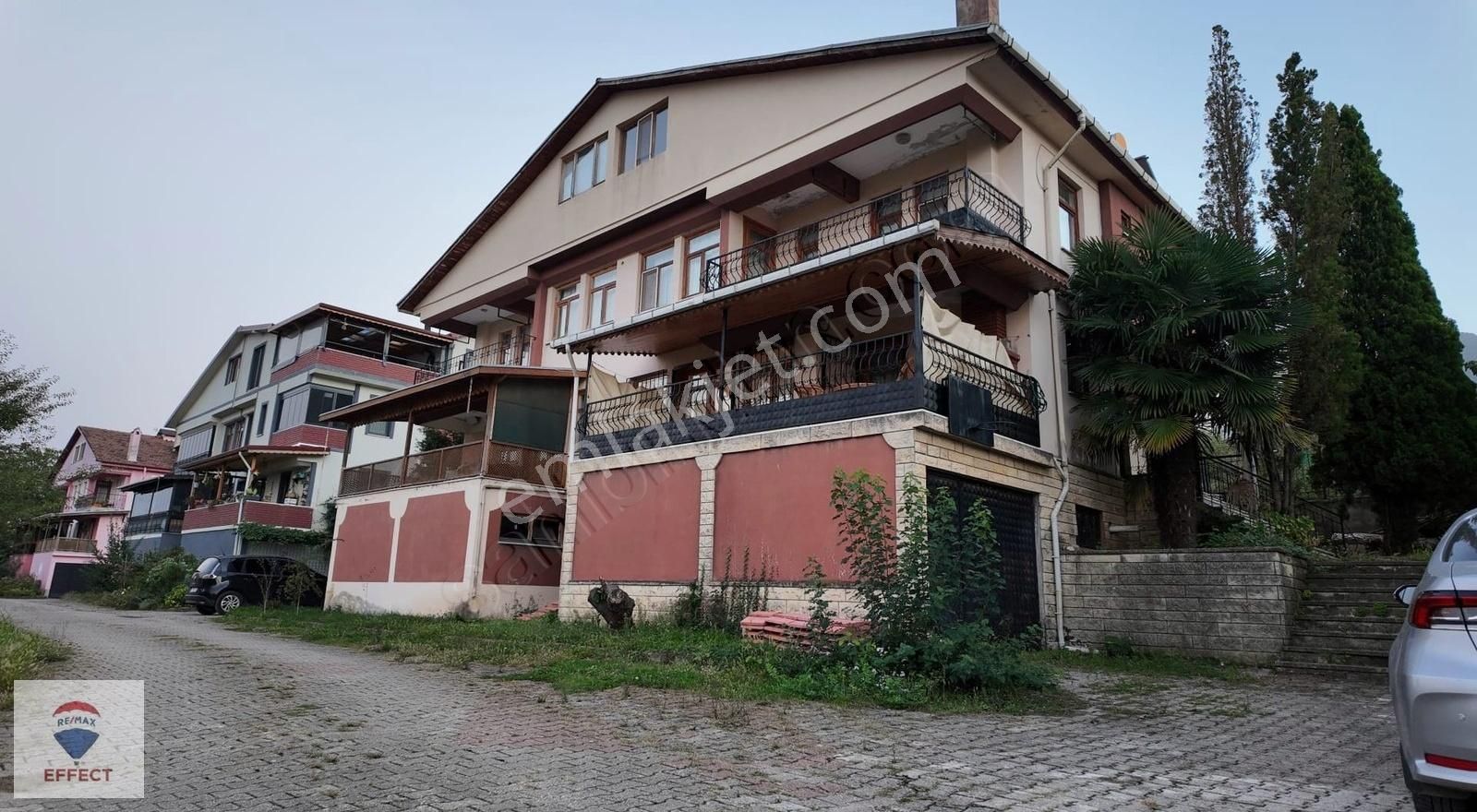 Kartepe Karatepe Satılık Villa Kocaeli Kartepe ' De Göl Ve Deniz Manzaralı 5+1 Tripleks Villa