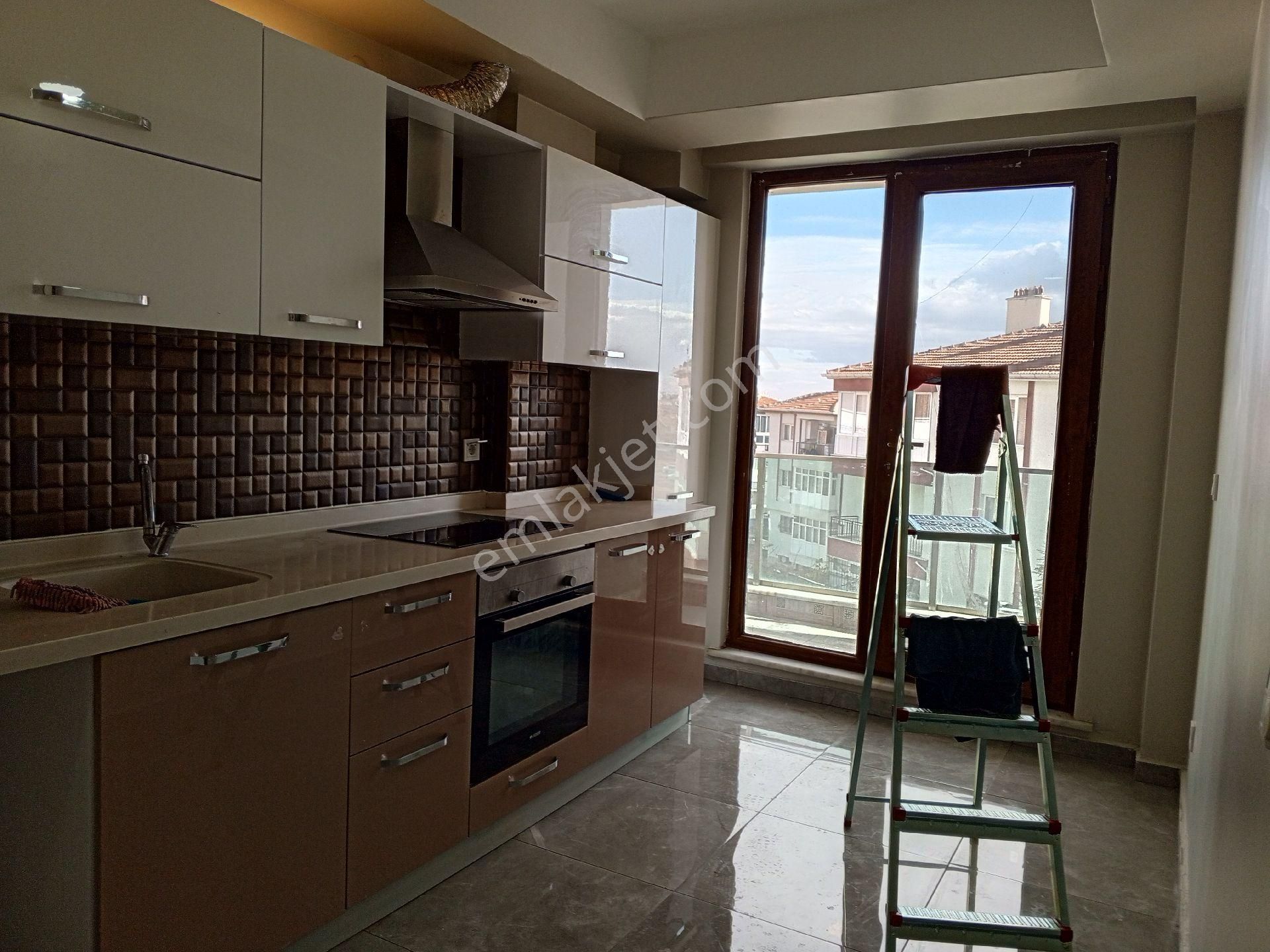 Selçuklu Hanaybaşı Satılık Daire Konya Selçuklu Abdulhamit Cad.cepeli 180 M2 3+1 +30 M2 Terası Olan Satılık Lüks Daire