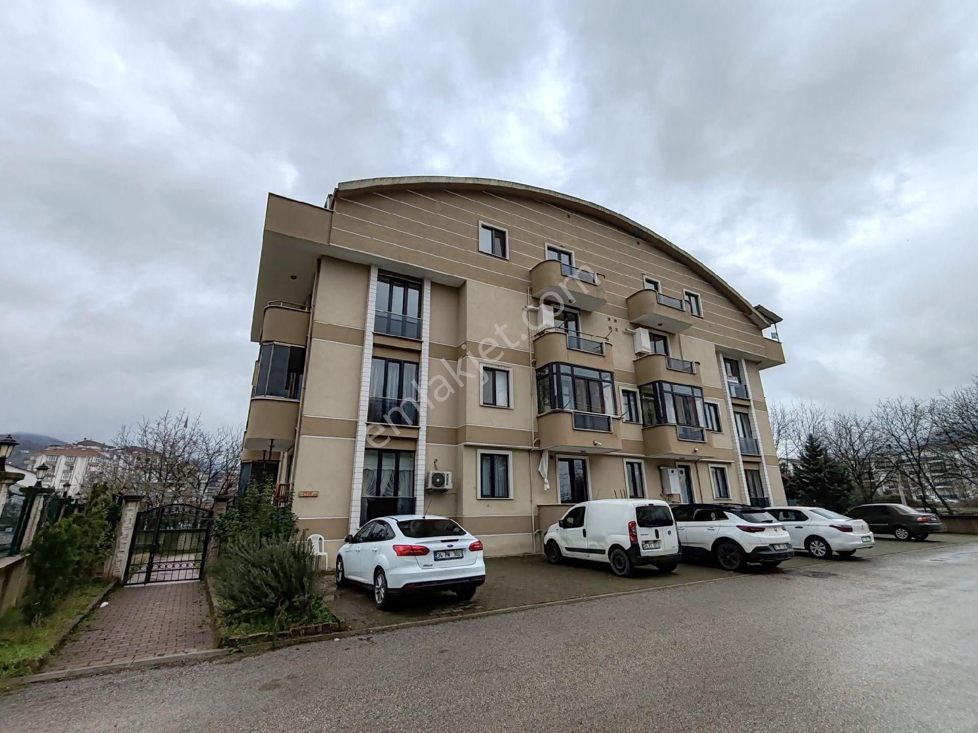 Gölcük İhsaniye Merkez Kiralık Daire Arık Gayrimenkul'den İhsaniye Merkezde Kiralık 3+1 Çatı Dubleks