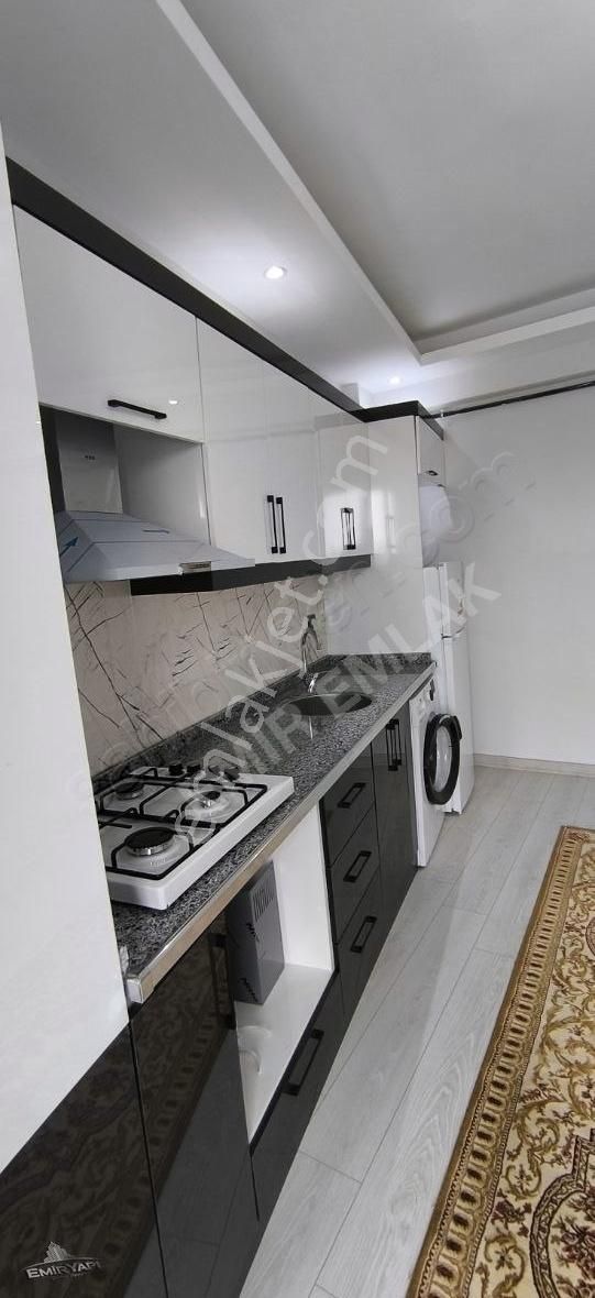 Kars Merkez Örnek Kiralık Daire Emir Emlaktan Dsi Yani Sıfır Arakat Güney Cephe 1+1 Eşyalı Daire