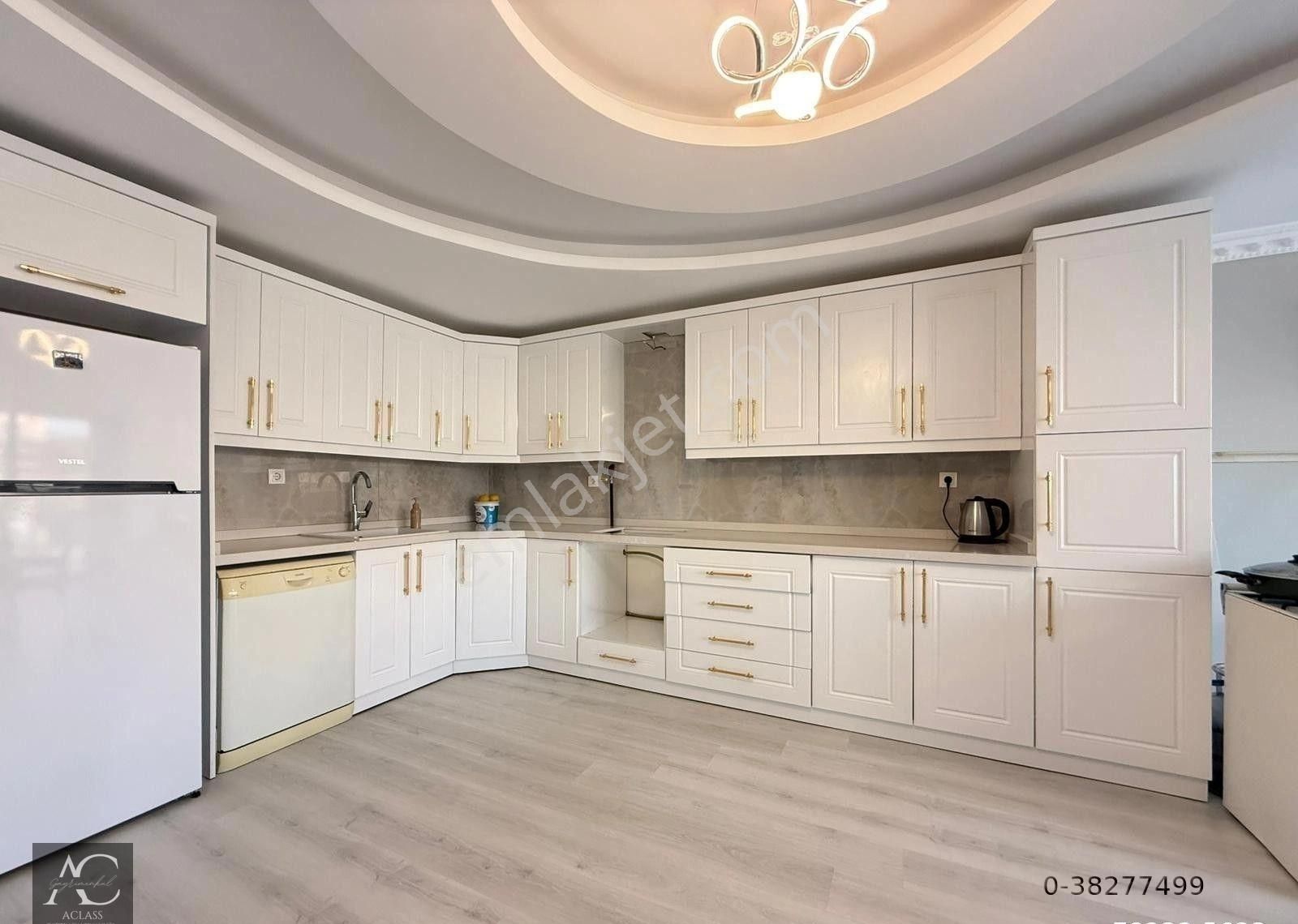 Sahıle 700 M -manzara-özel Havuz/otopark-bahçe-kombi-yeni-382 M2-9+2-lüx-tamamı Müstakil - Görsel 28