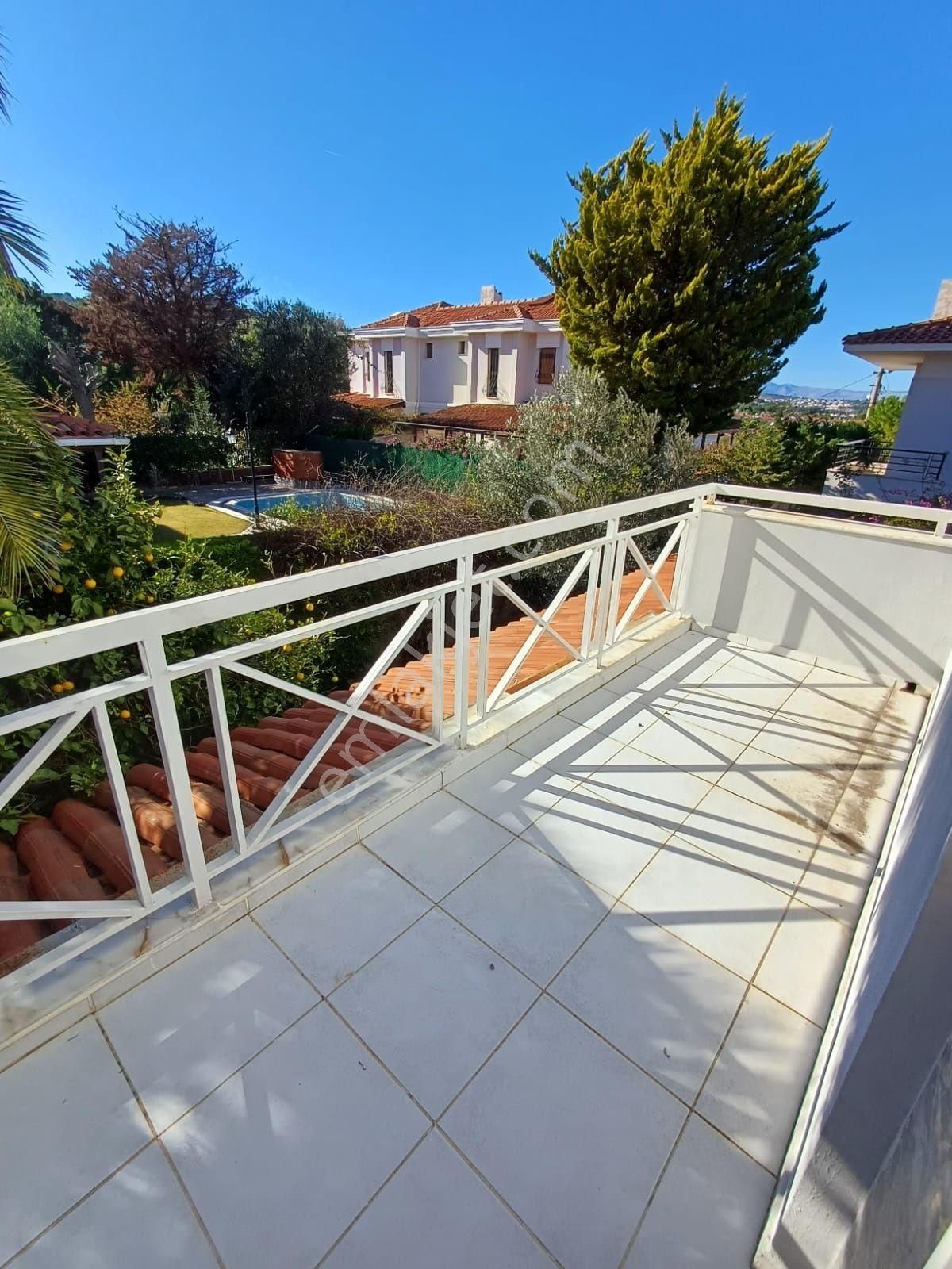 Boyalık Altınyunus Büyük Bahçeli Müstakil Havuzlu 4 Oda 3 Banyo - Görsel 23