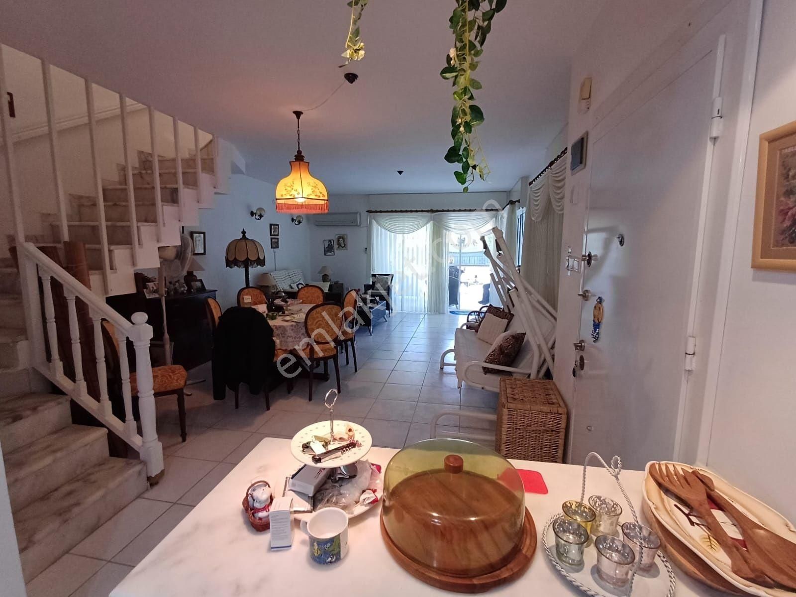 Boyalık Altınyunus Büyük Bahçeli Müstakil Havuzlu 4 Oda 3 Banyo - Görsel 12