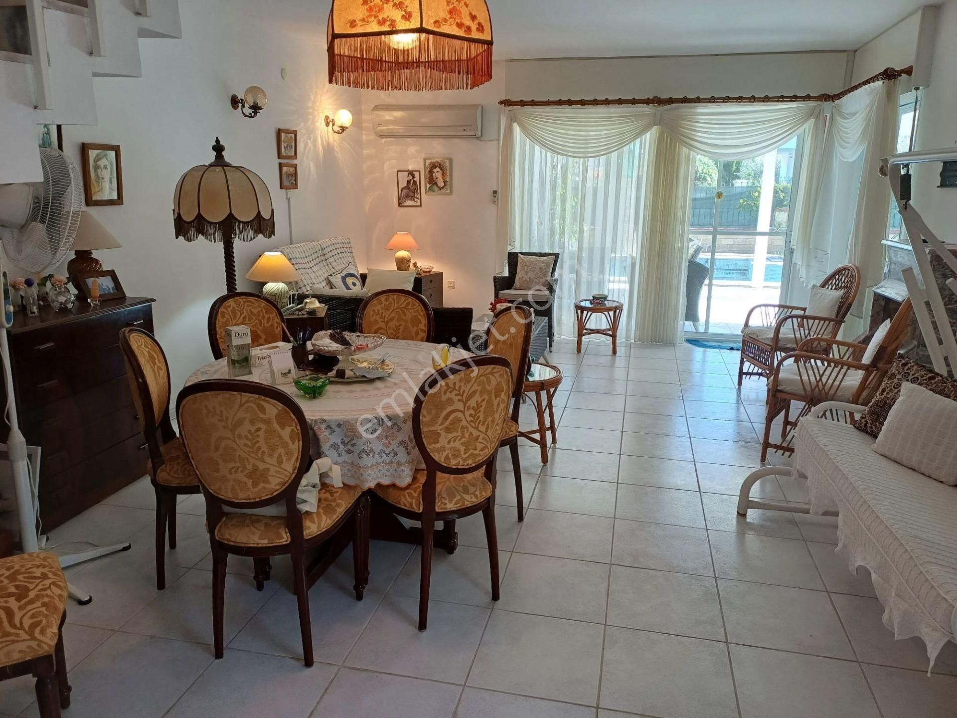 Boyalık Altınyunus Büyük Bahçeli Müstakil Havuzlu 4 Oda 3 Banyo - Görsel 16