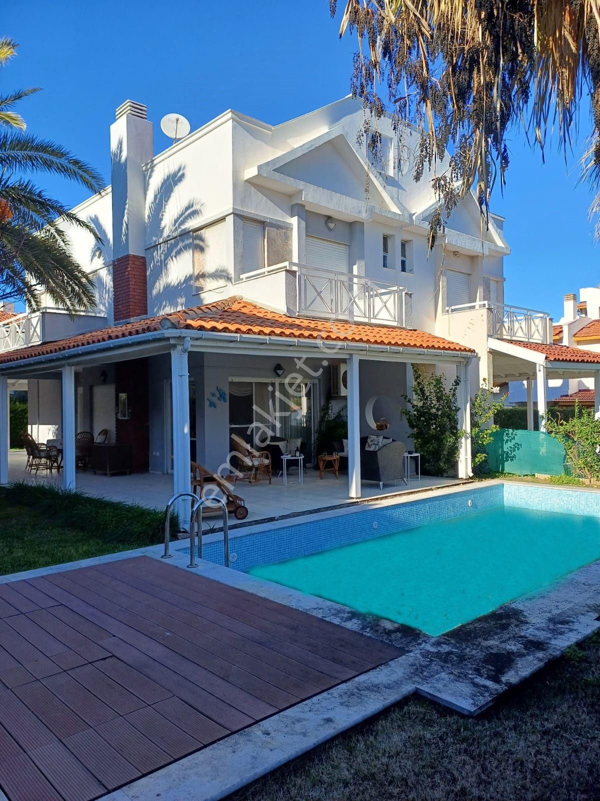 Boyalık Altınyunus Büyük Bahçeli Müstakil Havuzlu 4 Oda 3 Banyo - Görsel 2