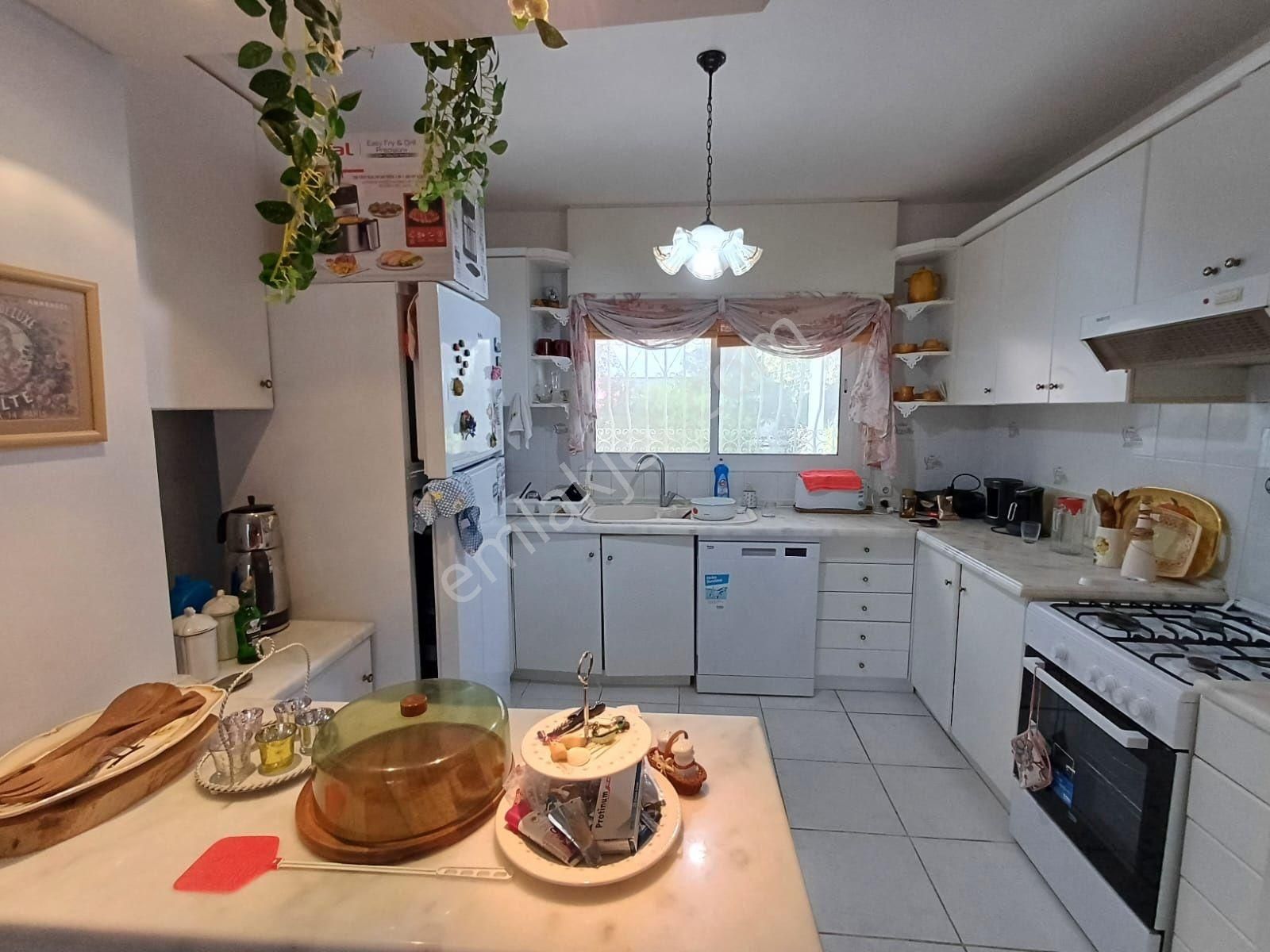 Boyalık Altınyunus Büyük Bahçeli Müstakil Havuzlu 4 Oda 3 Banyo - Görsel 13