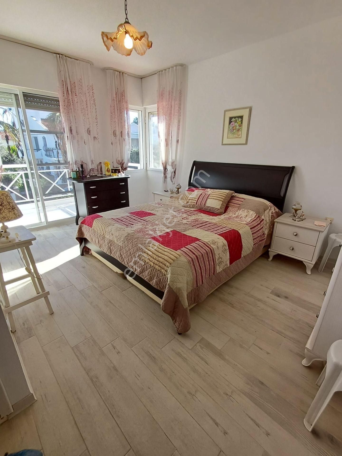 Boyalık Altınyunus Büyük Bahçeli Müstakil Havuzlu 4 Oda 3 Banyo - Görsel 18