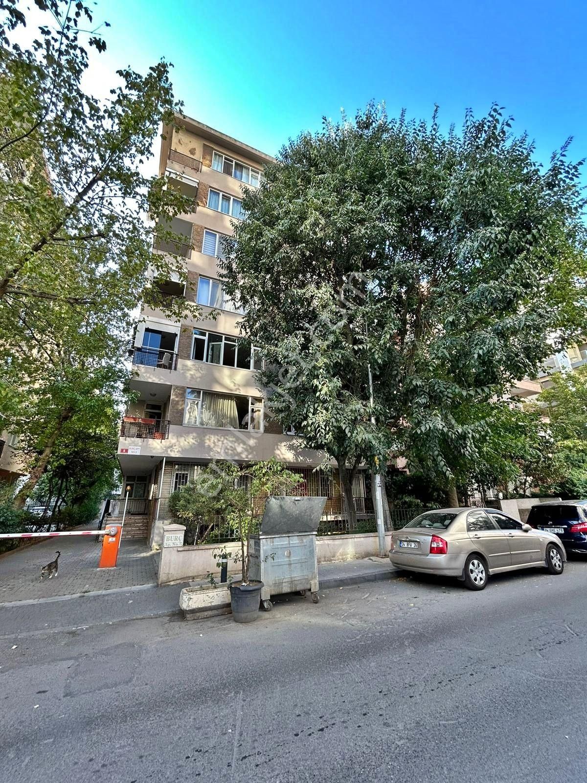 Kadıköy Caddebostan Satılık Daire Caddebostanda Bağdat Caddesine 3+1 Yenilenmiş Daire Emlak Masası