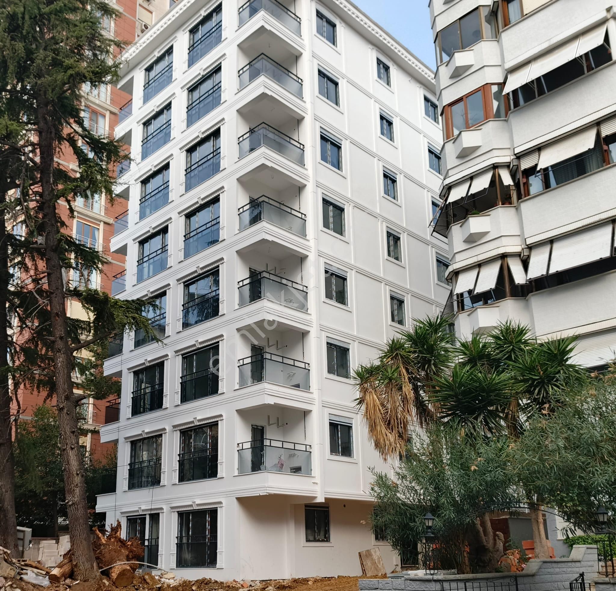 Kadıköy Suadiye Satılık Daire Suadiye Kaptan Arif Sok,2+1 Bahce Kullanımlı Sıfır Lüks Daire