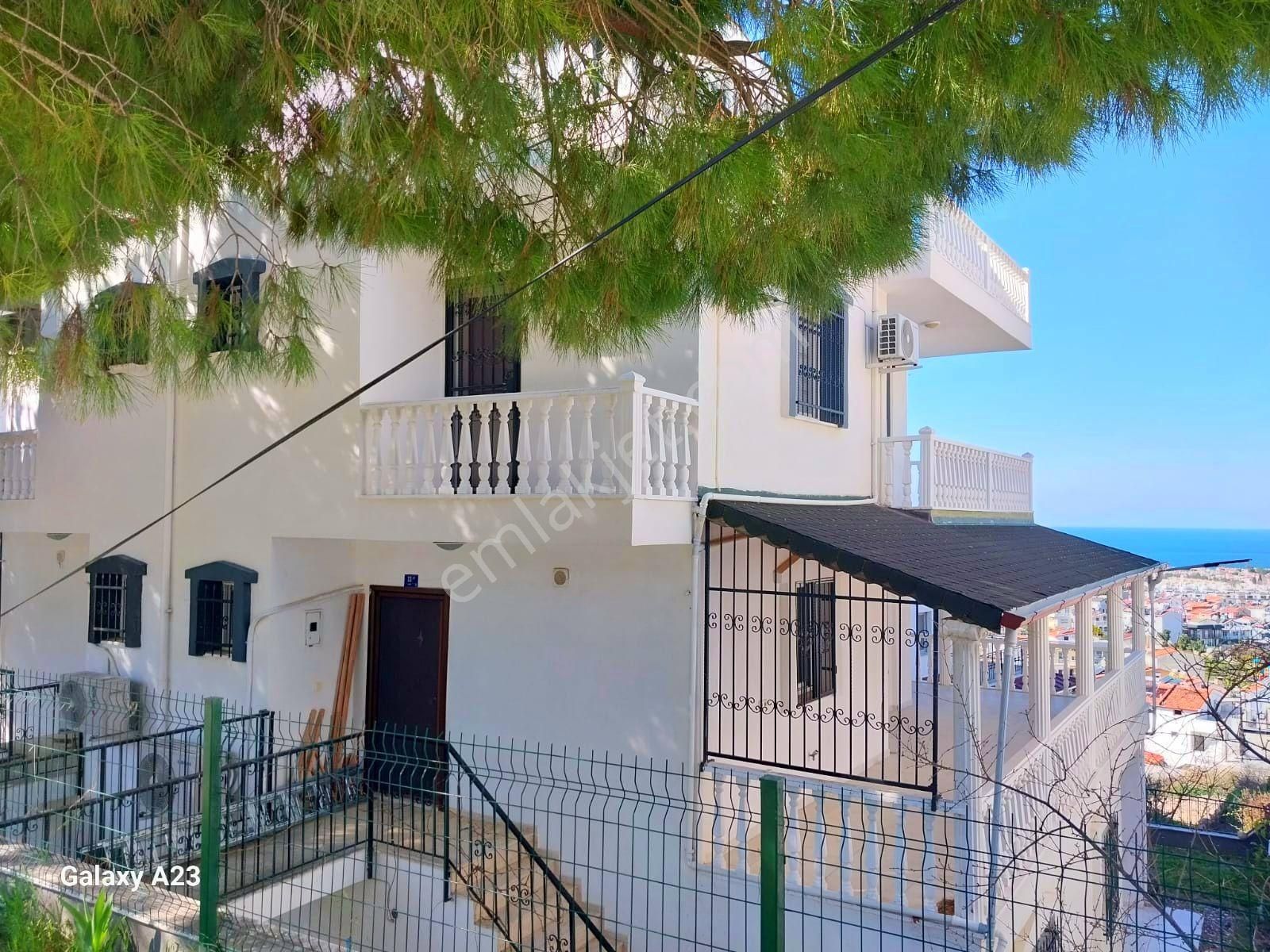 Aydın Kuşadası Satılık Villa Kuşadasında Avm'ye Yakın Deniz Manzaralı 5+2 Villa