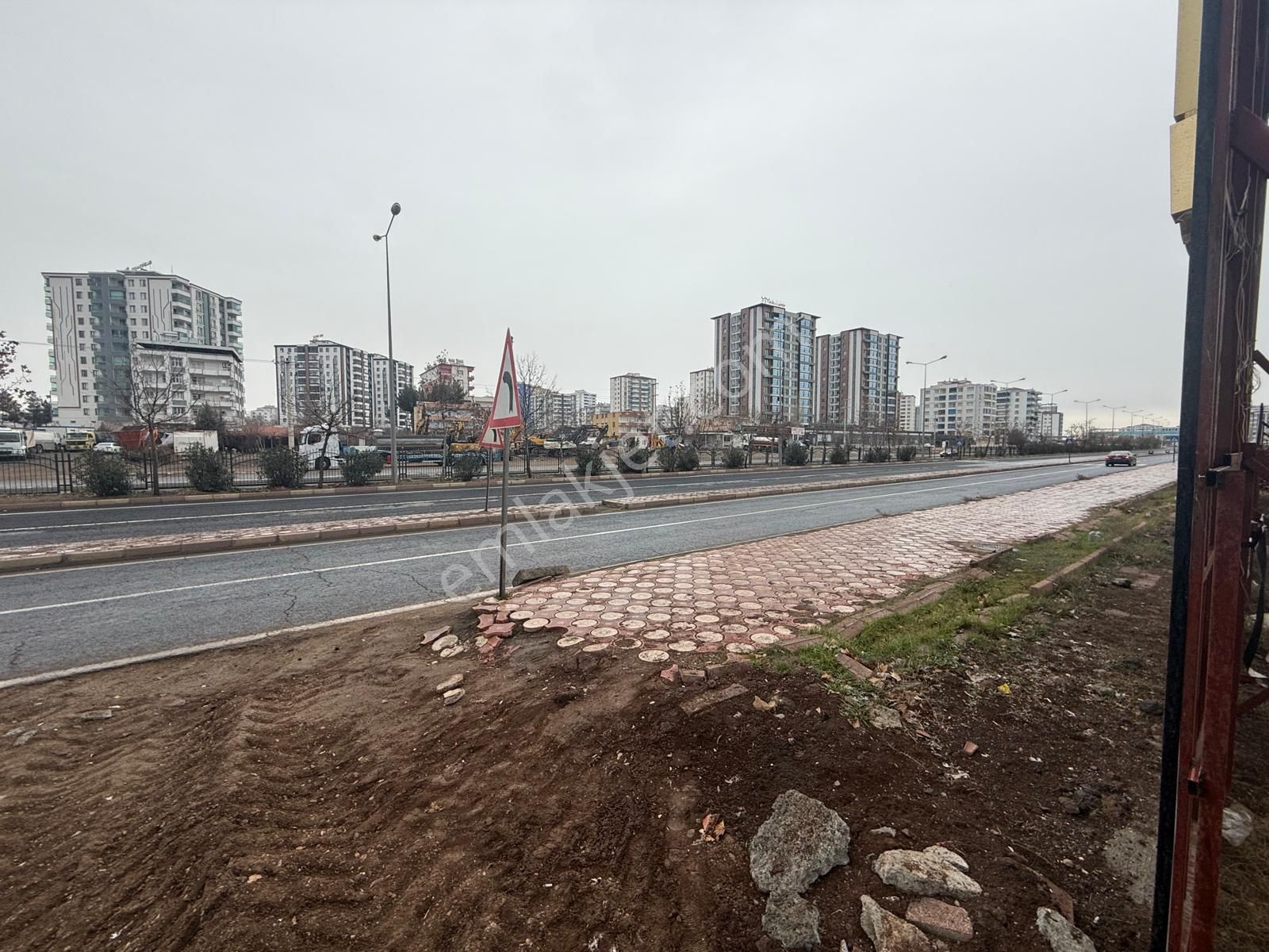 Diyarbakır Bağlar Satılık Büro Urfa Yolu Cadde Üzeri Amazonda Satılık Dükkan