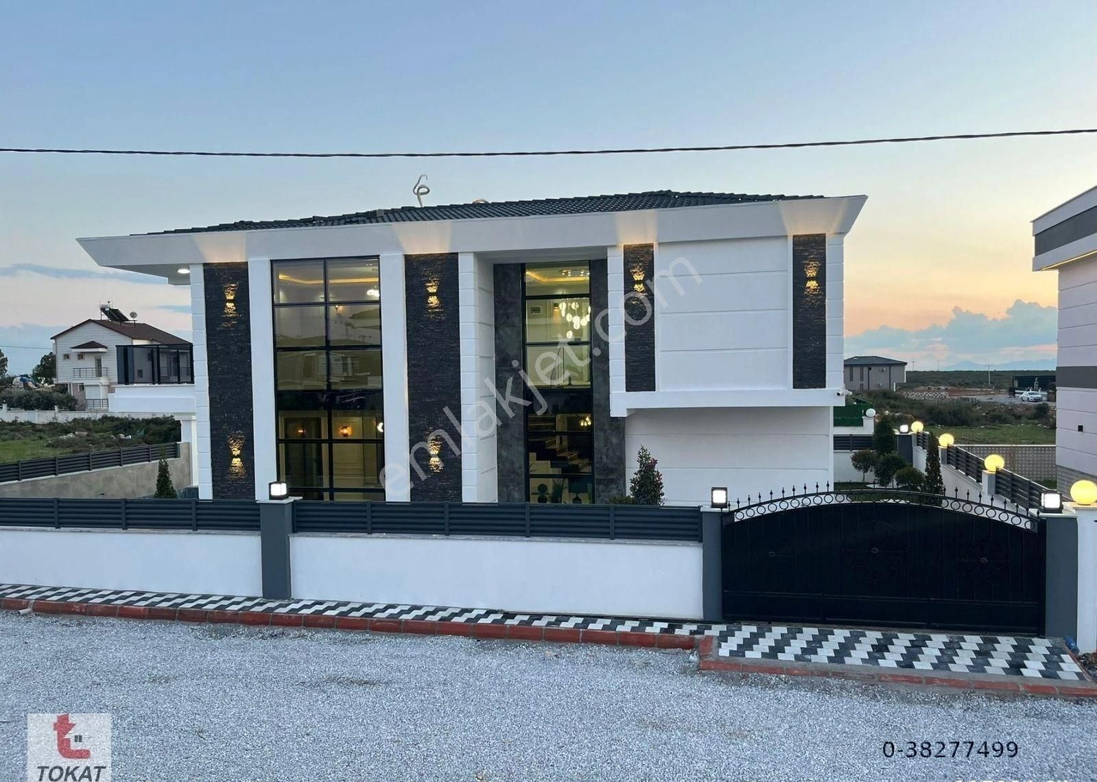 Didim Efeler Satılık Villa 330 M2 Arsa İçinde Köşe Konum 4+1 Ayrı Mutfak Müstakil Lüks Villa