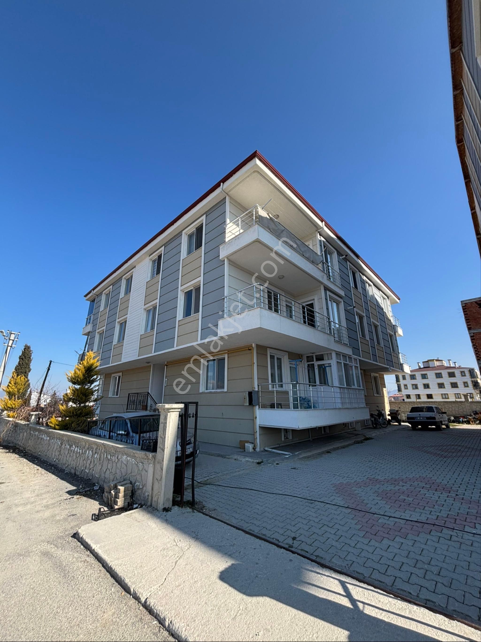 Burdur Merkez Emek Satılık Daire İnal Emlaktan Bağlarda Satılık 2+1 105 M2 Daire