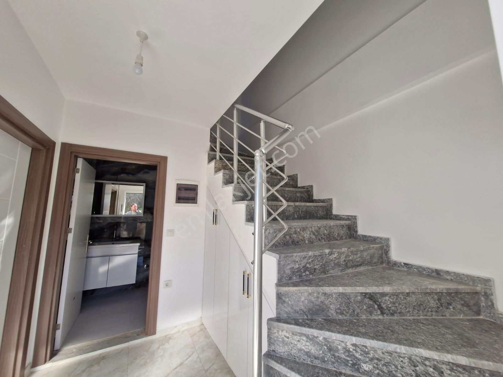 Elvan Özçelik'den Dörttepe'de Boğaz Manzaralı Satılık Villa - Görsel 13