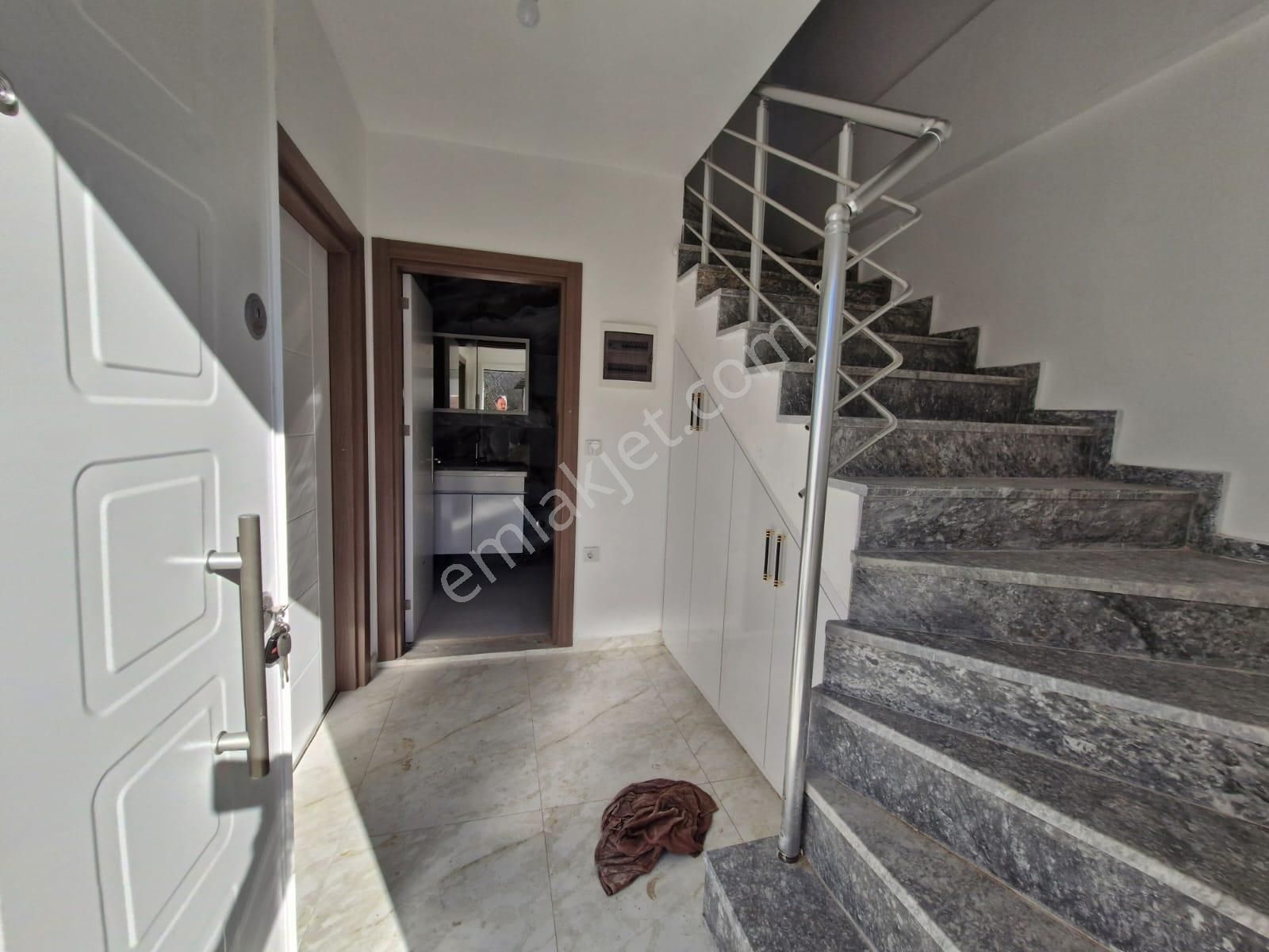 Elvan Özçelik'den Dörttepe'de Boğaz Manzaralı Satılık Villa - Görsel 14