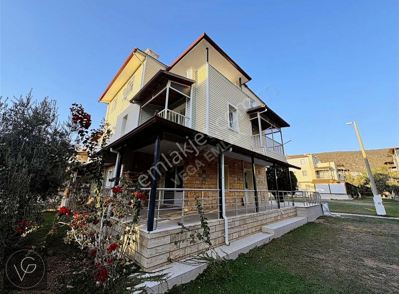 Aydın Didim Satılık Villa Didim Akbük Merkezde Denize 50m Müstakil 5+1 Villa