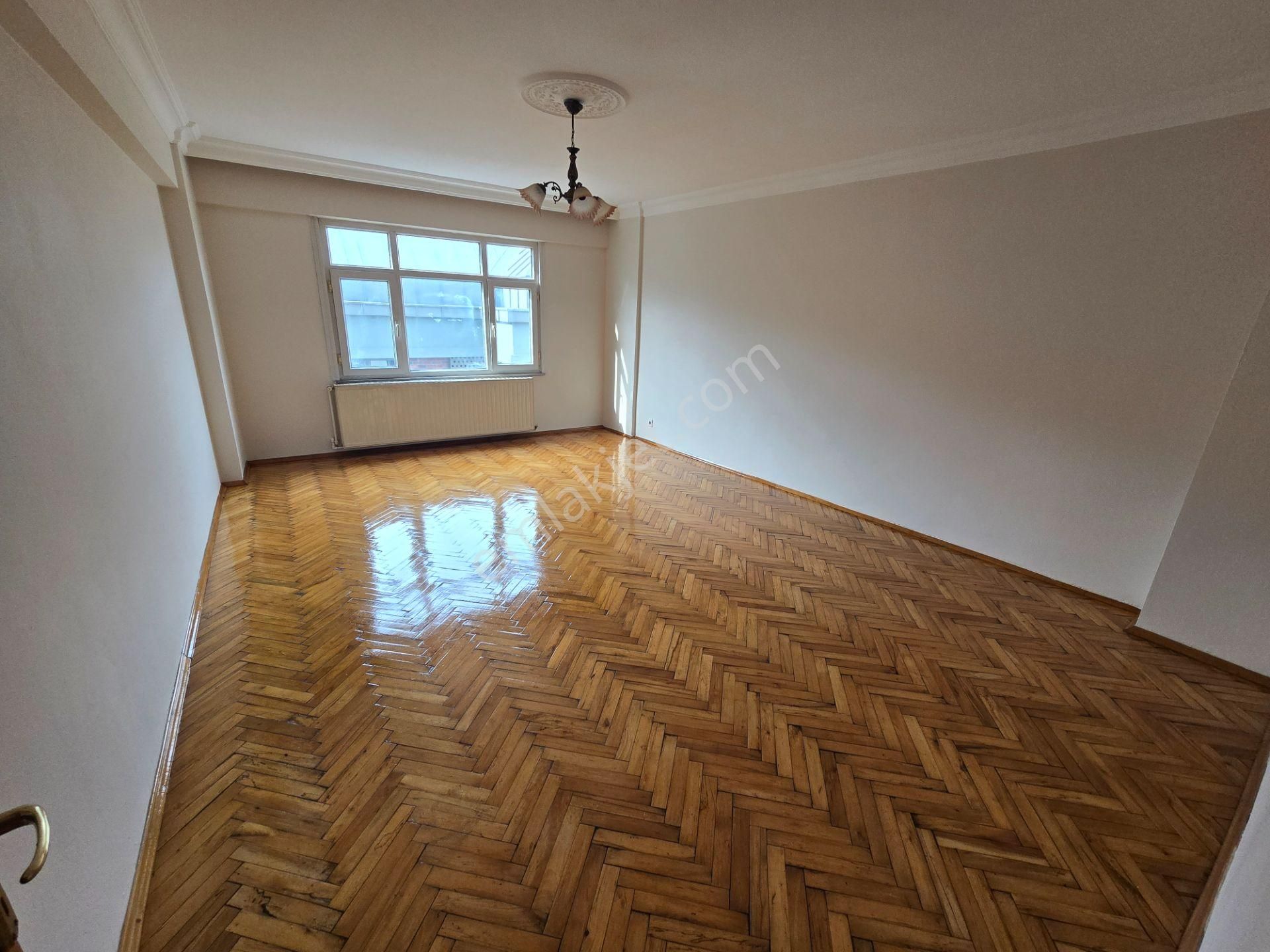 Üsküdar Valide-i Atik Kiralık Daire Deluxe 26 ' Dan Merkeze Yakın Balkonlu Geniş 2+1 90 M2 Daire