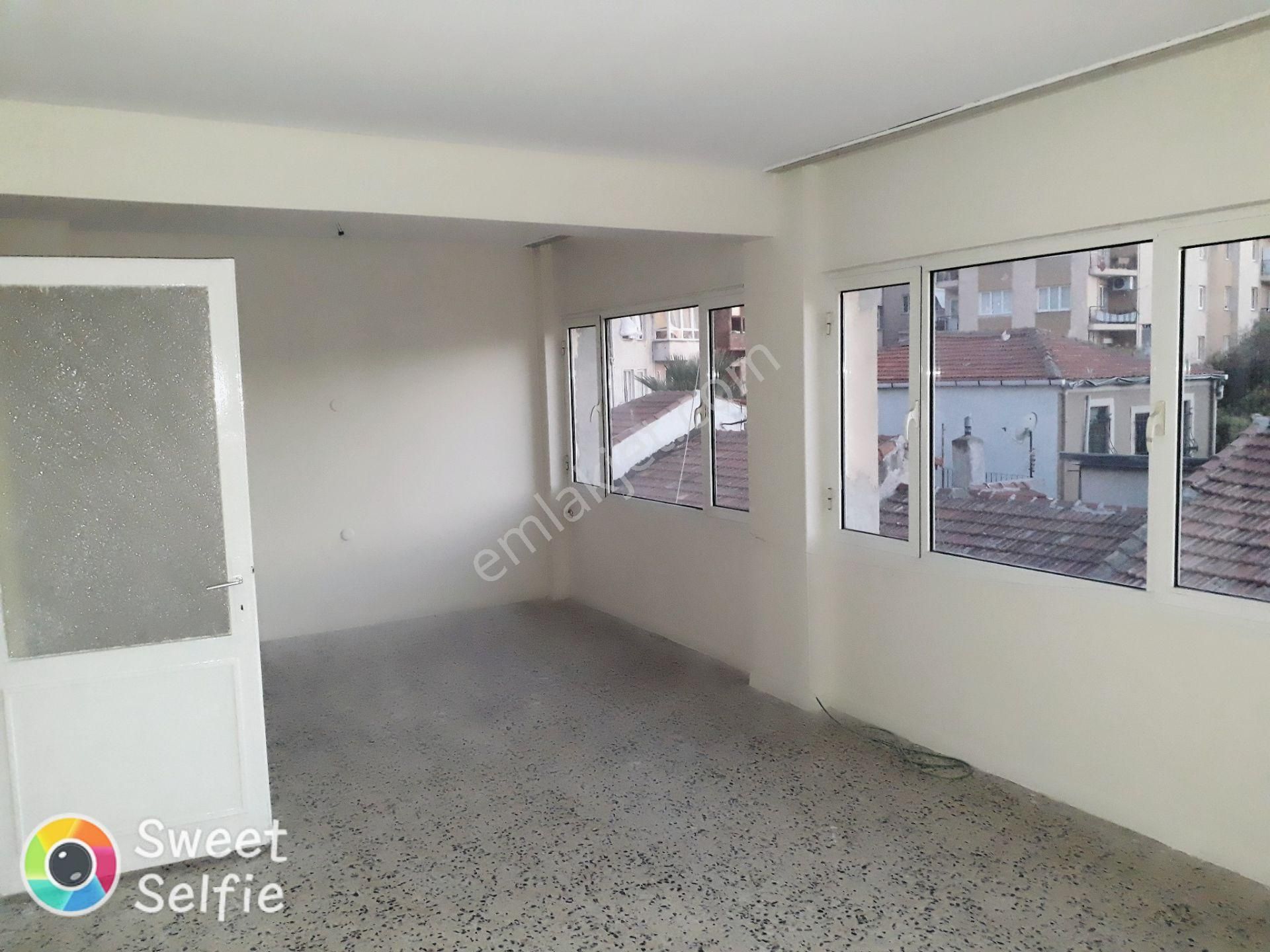 Konak Mithatpaşa Kiralık Daire Simge Emlak Mithatpaşa Cad.yanı Caddeye 10 Adım Kiralık Daire