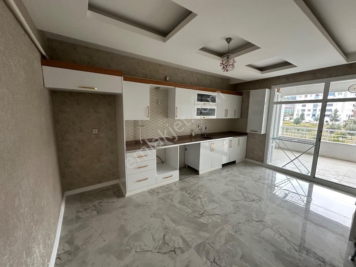 Yenişehir Dönümlü Satılık Daire Gelişen Bölge, Diçle Nehri Manzaralı 3+1 Bakımlı Lüxs Daire