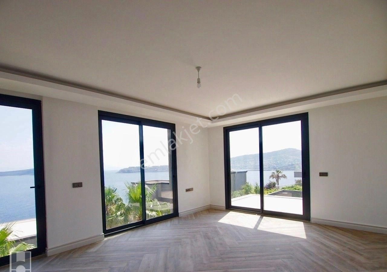 Denize Sıfır Satılık Müstakil Yalı Özel İskele Plajlı Site İçersinde Full Manzaralı Akılı Ev - Görsel 2