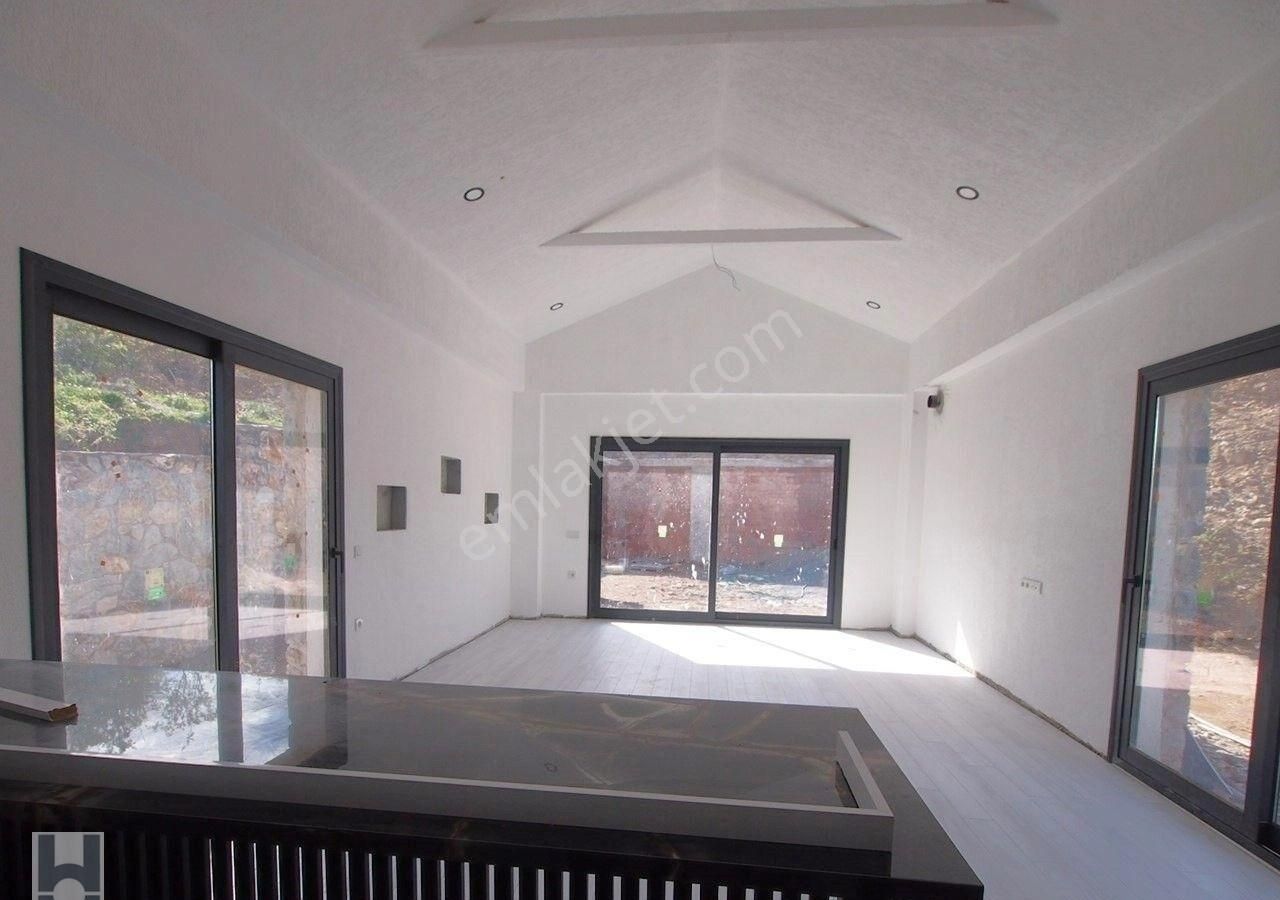 Bodrum'da Satılık Müstakil Yeni Ev Tek Katlı Büyük Bahçeli villa Özel Olarak Tasarlanmış Yeni Yapım - Görsel 26