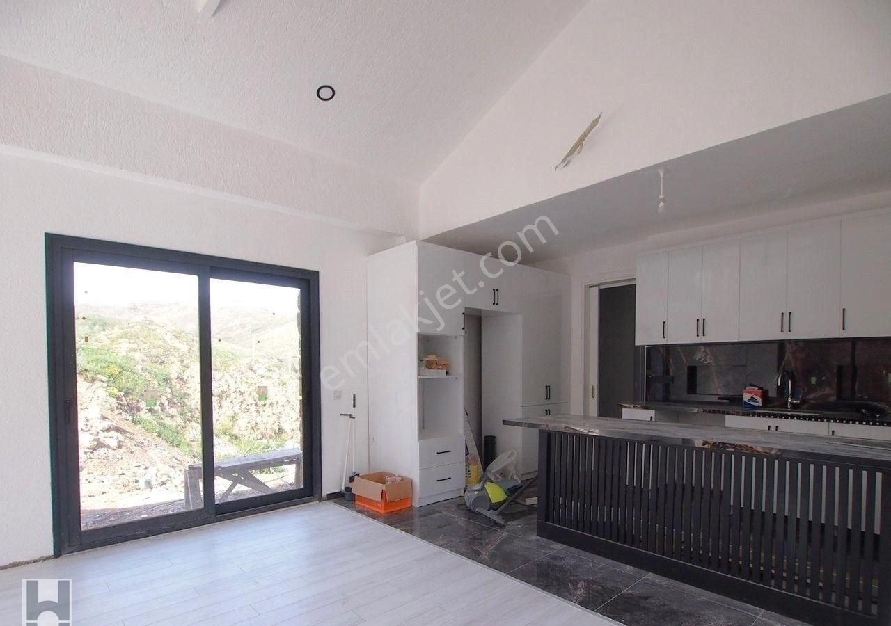 Bodrum'da Satılık Müstakil Yeni Ev Tek Katlı Büyük Bahçeli Villa Özel Olarak Tasarlanmış Yeni Yapım - Görsel 3