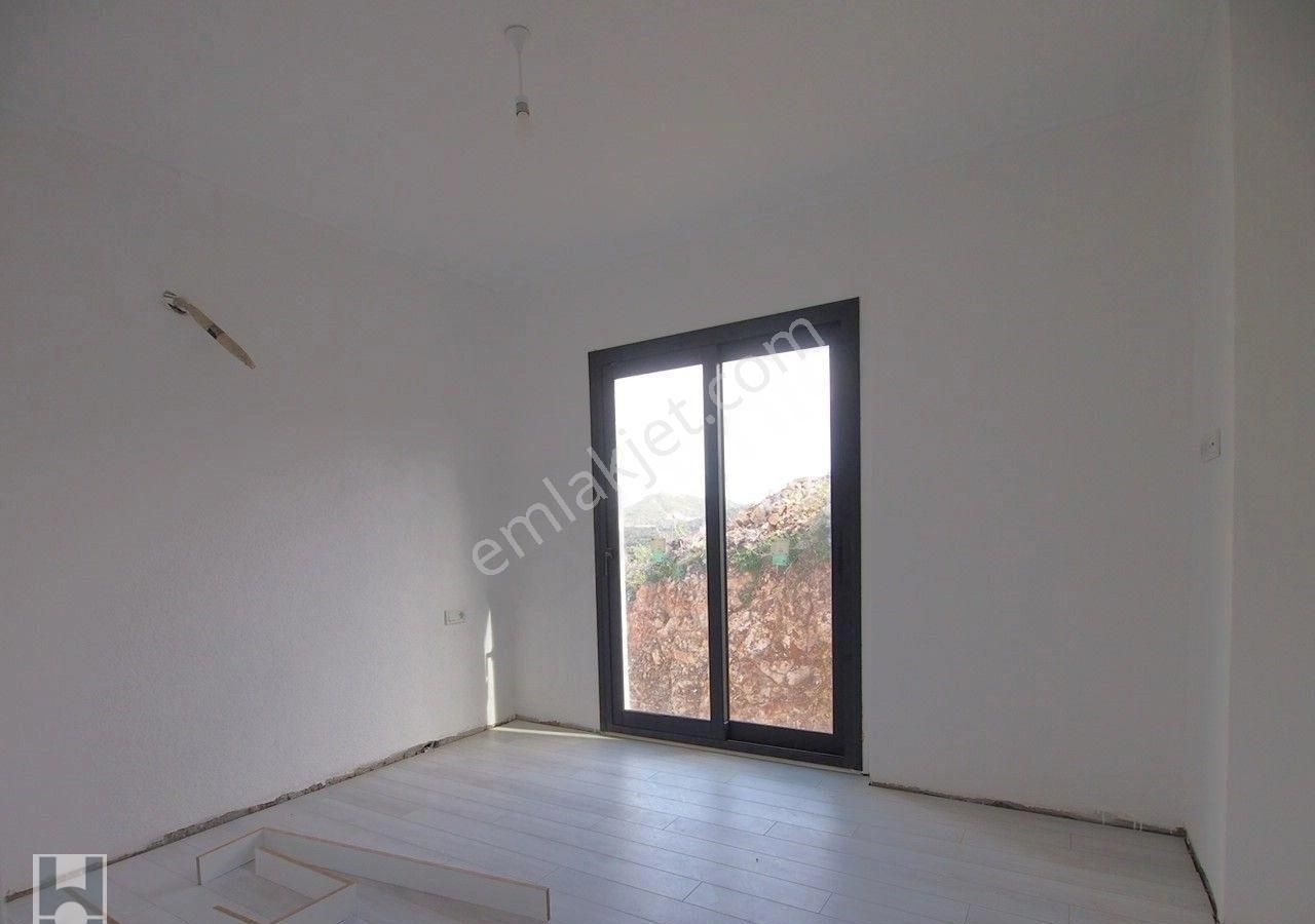 Bodrum'da Satılık Müstakil Yeni Ev Tek Katlı Büyük Bahçeli Villa Özel Olarak Tasarlanmış Yeni Yapım - Görsel 2