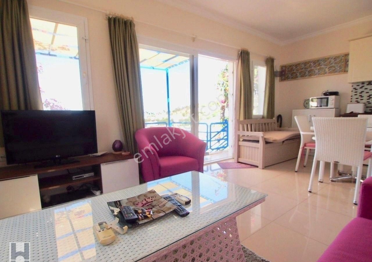 Yalıkavak Merkezde Satılık Daire Yabancıdan Eşyalı Uygun Ev Her Yere Düz Ayak Yakın Kaçmaz Konumda - Görsel 17