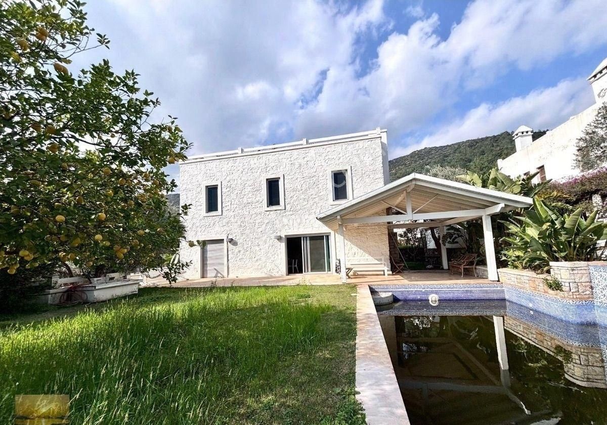 Müstakil Büyük Bahçeli Lüks Taş Ev Özel Havuzlu Denize 300 Metre Bulunmaz Fırsat Lüks Villa - Görsel 7