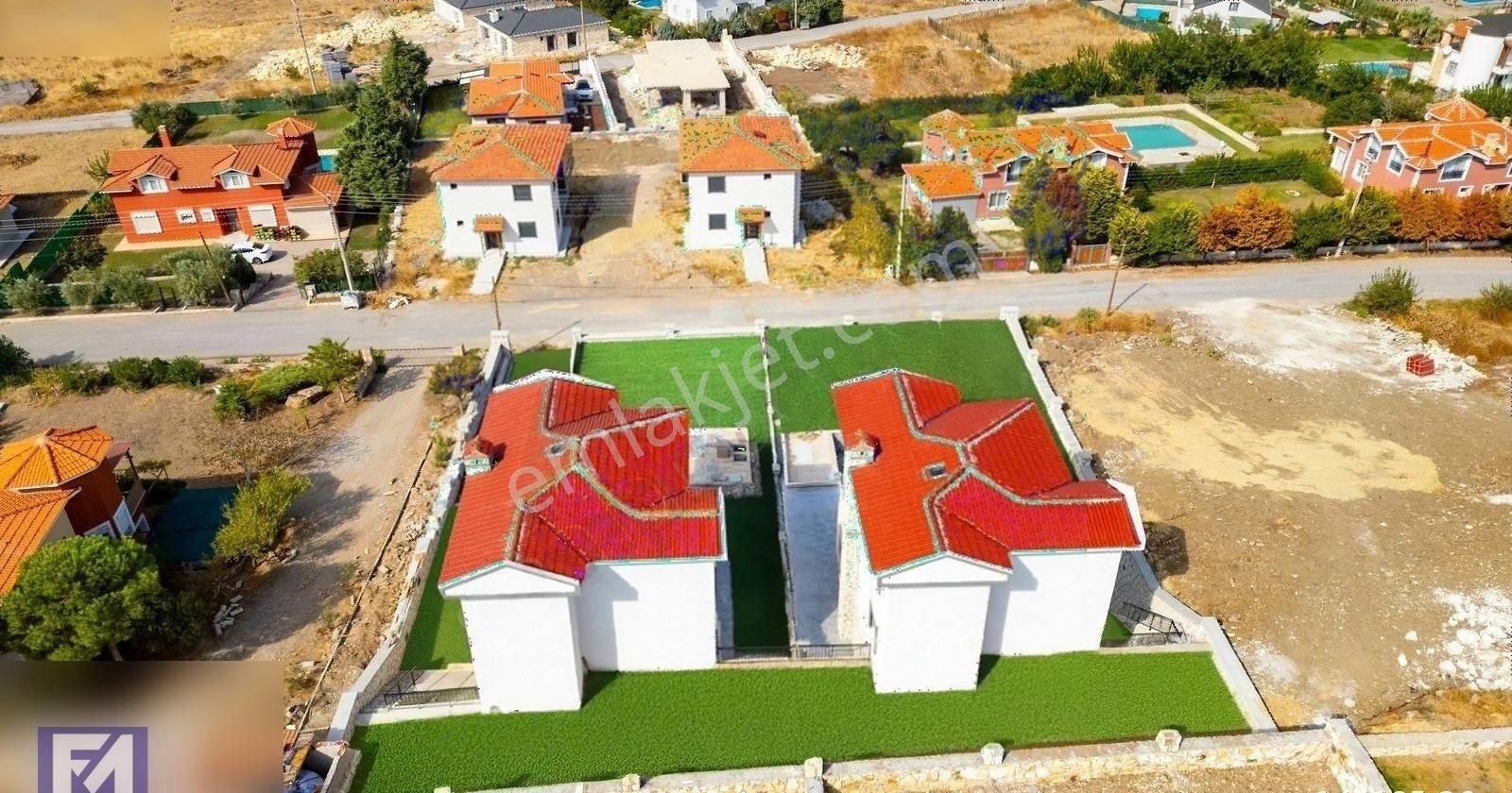 İzmir Foça Satılık Villa İzmir Foça Foçaköy'de Tam Müstakil 6+1 Tripleks Villa