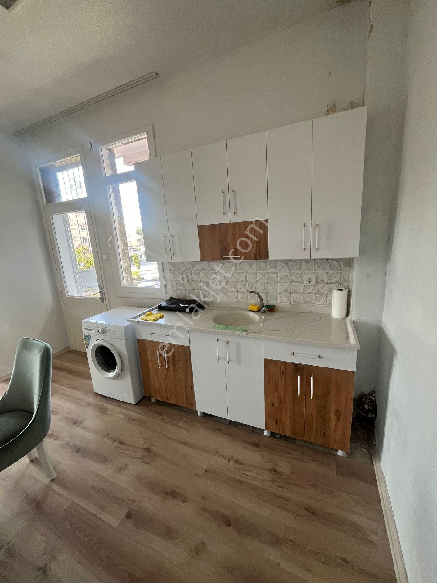 Seyhan Döşeme Kiralık Daire Seyhan Valilik Karşısında Temiz Eşyalı Balkonlu Ferah 1+1 Daire