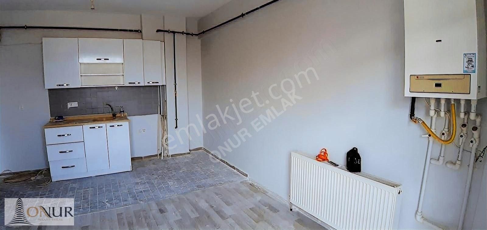 Selçuklu Kosova Kiralık Daire Onur Emlak Veysel Karani Caddesi Yakını 1+1 Kiralık Daire