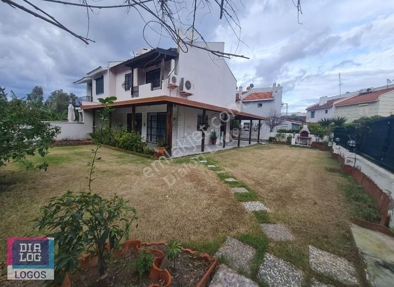 Çeşme Ilıca Satılık Villa 250m2 Bahçe İçerisinde Müstakil Villa