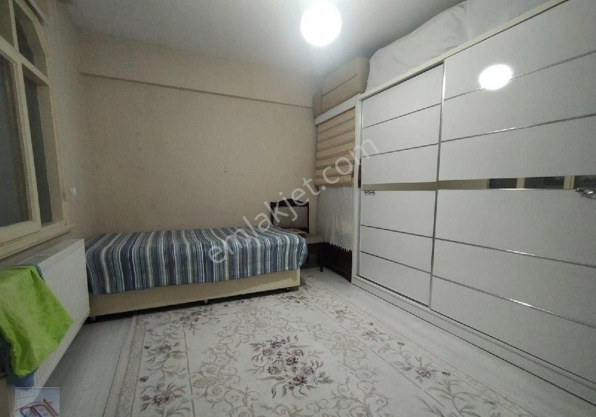 Küçükçekmece Cennet Satılık Daire İstanbul Küçükçekmece Cennet Mahallesi'nde Satılık 100.m2.daire.2+1-3.200.000.tl