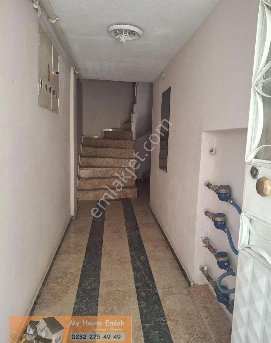 Buca Yenigün Kiralık Daire Buca Yenigün Mahallesi'nde 2+1 Doğalgazlı Kapalı Mutfak Kiralık Daire