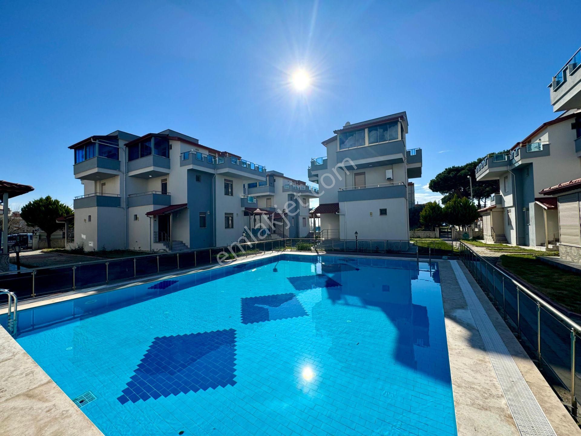 Salihleraltında Denize 100metre,havuzlu Ultra Lüks Villa