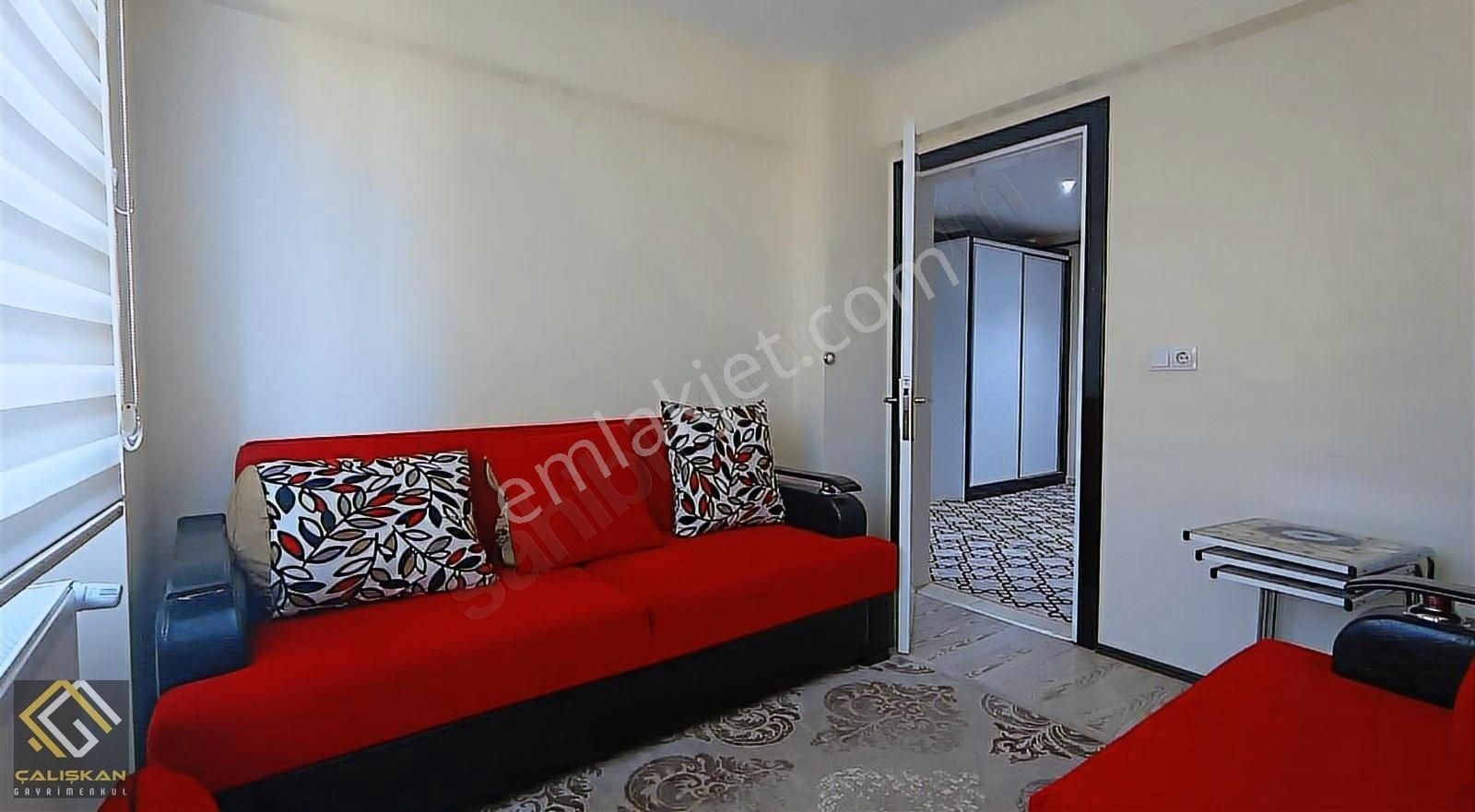 Şemikler'de Cadde Üzeri 130 M² 3+1 Ara Kat Daire