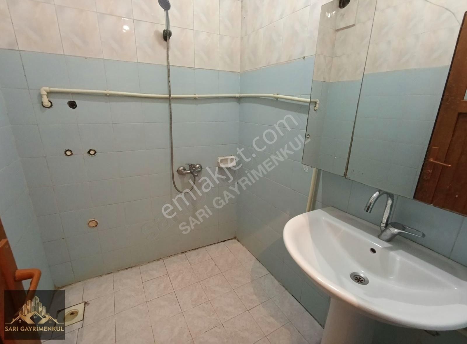 Bağcılar Güneşli Kiralık Daire Sarı Gayrımenkuldan Güneşli Meydanda 2+1 Kiralik Daire