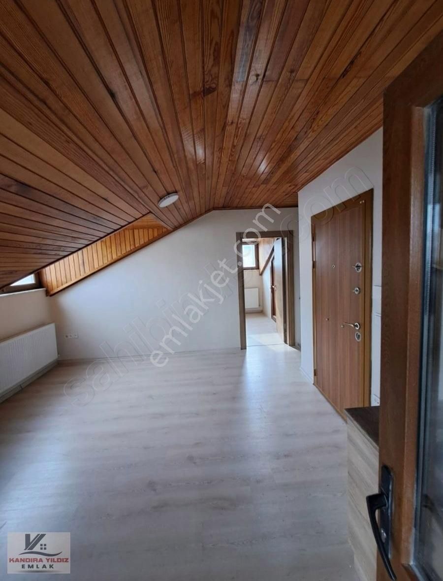 Ümraniye Namık Kemal Kiralık Daire Çarşıya Yakın 3 + 2 Sıfır Ayarında Asansörlü Dublex Daire