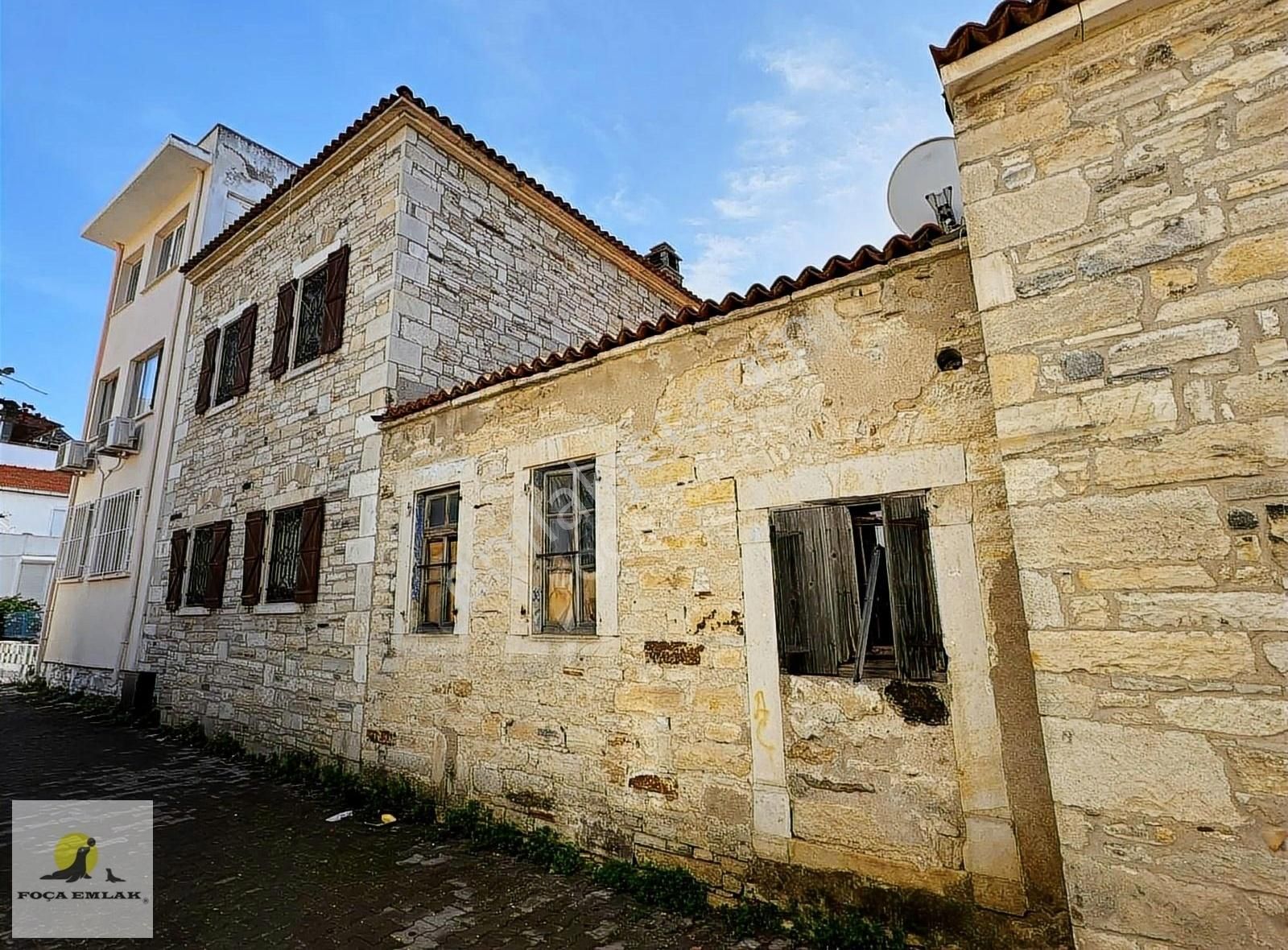 Eski Foça Marinada Denize Sıfır Müstakil Bahçeli Taş Rum Evi - Görsel 2