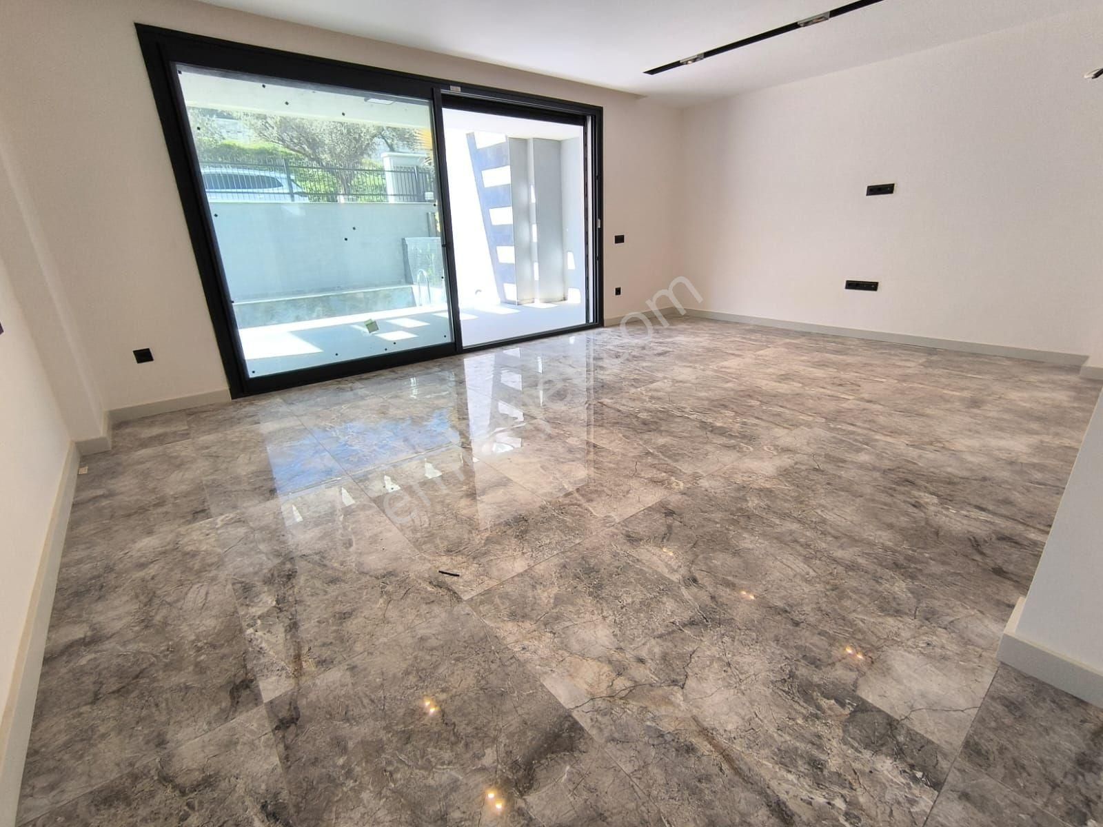 Kadınlar Denizinde 5+1 Özel Havuzlu Muhteşem Tripleks Villa - Görsel 8