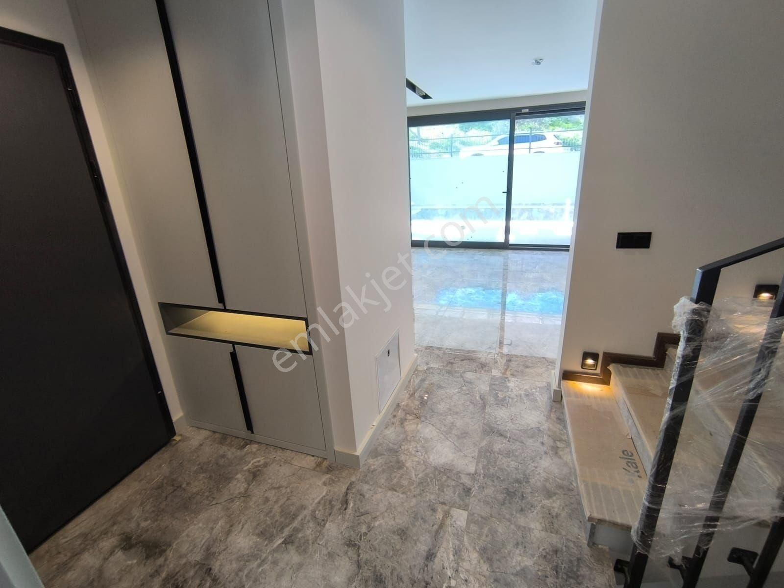 Kadınlar Denizinde 5+1 Özel Havuzlu Muhteşem Tripleks Villa - Görsel 34